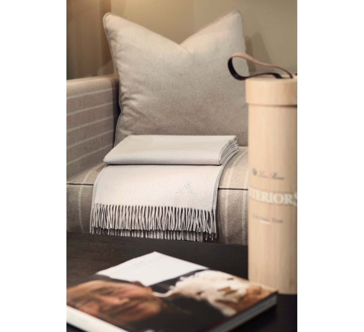 Плед UNITO Shaded Cloud Loro Piana Interiors, стоимость 283 500 руб.  Фотография 2